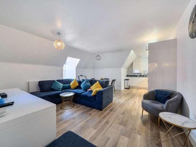 Flat for sale in High Barnet, Greater London