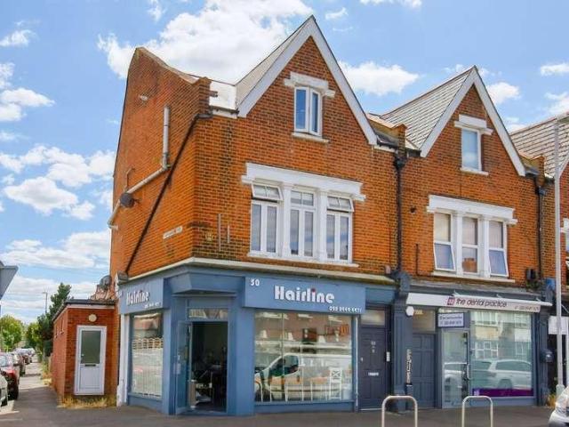 Flat for sale in New Malden, Greater London