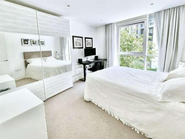 Flat for sale in St. George in the East, Whitechapel