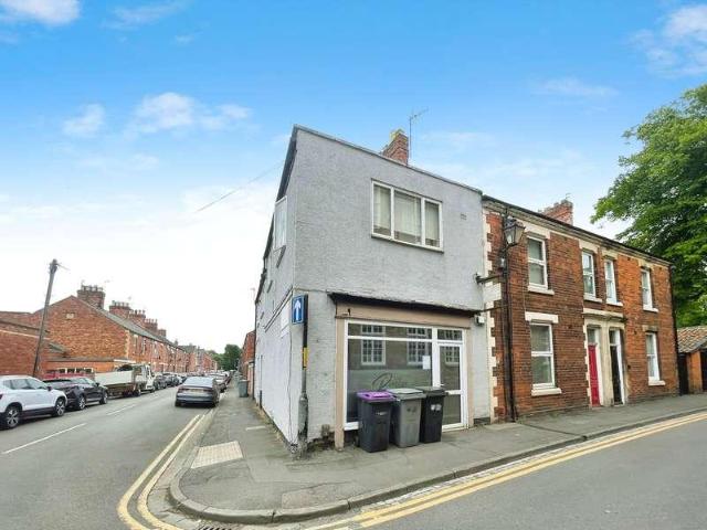 Flat for sale in Grantham, South Kesteven