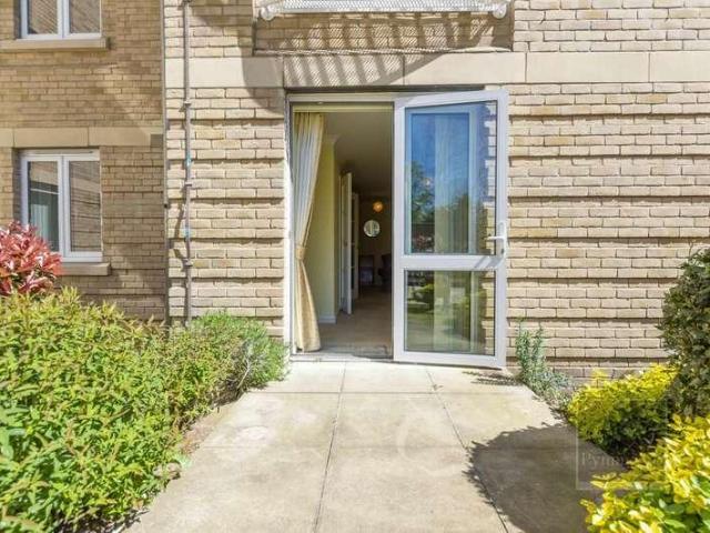 Flat for sale in Heigham Grove, East Bank