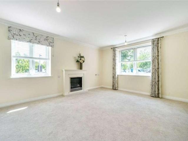 Flat for sale in Berrick Salome, Oxfordshire