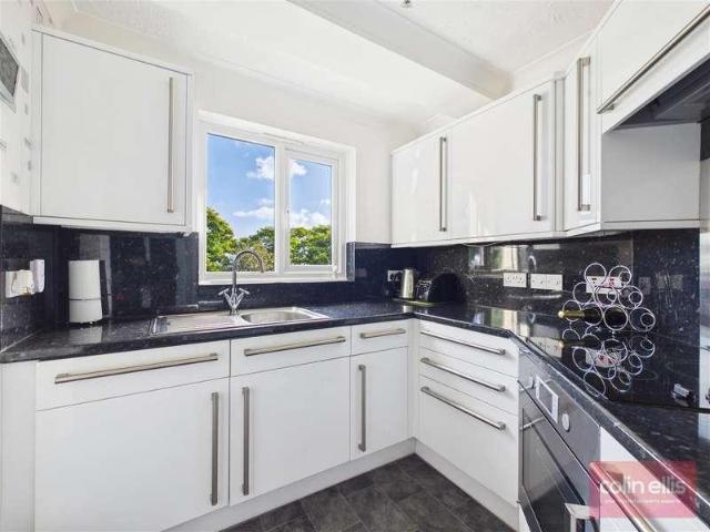 Flat for sale in South Cliff, Kepwick
