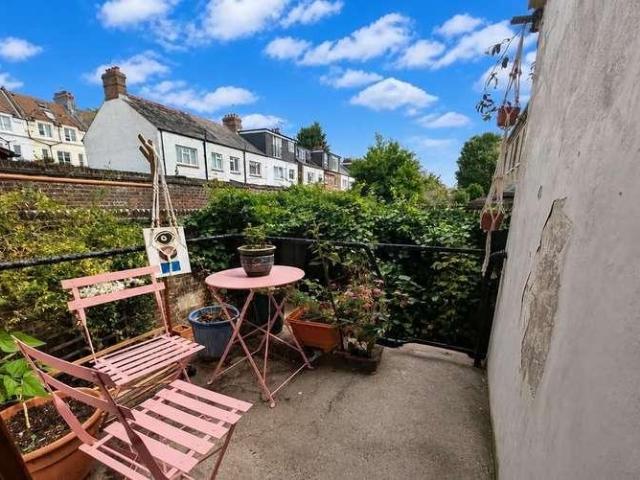 Flat for sale in Brunswick