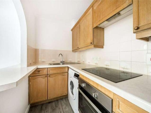 Flat for sale in Surbiton, Surbiton