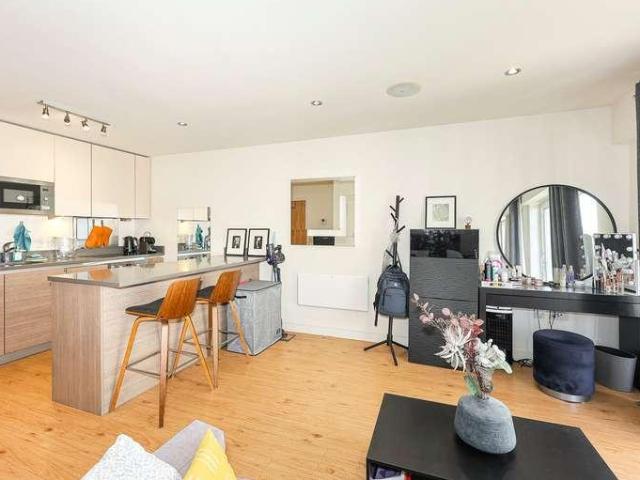 Flat for sale in Colindale, Greater London
