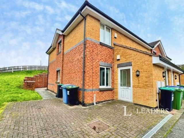 Flat for sale in Potters Corner, East Midlands