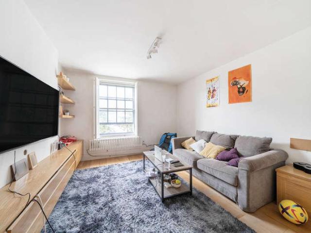 Flat for sale in Holloway, Lower Holloway