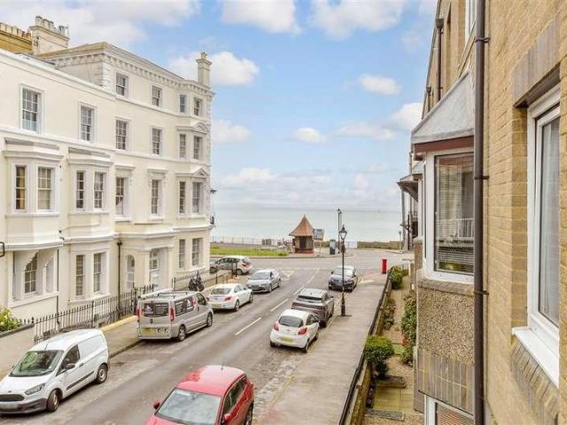 Flat for sale in East Cliff, Acol