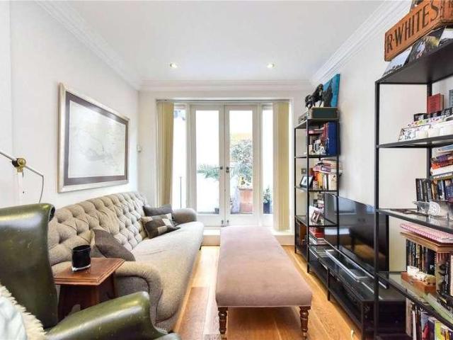 Flat for sale in Shacklewell, Greater London