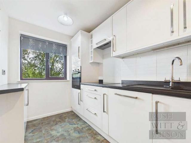 Flat for sale in Battle, Rother