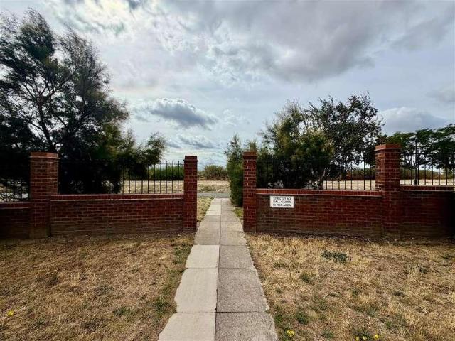 Flat for sale in Badgers Dene, Grays