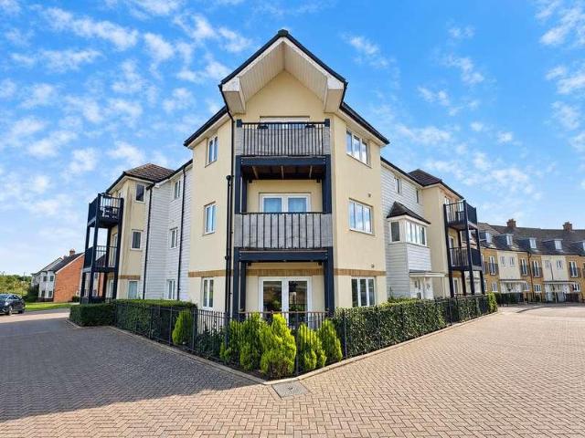 Flat for sale in Repton Park South, Ashford