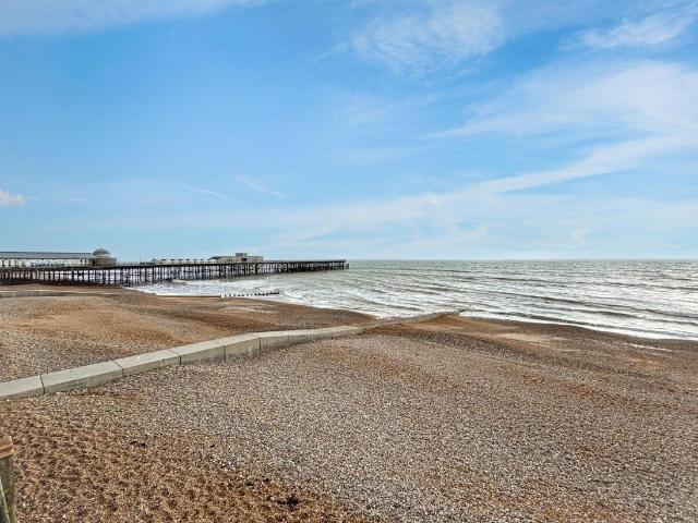 Flat for sale in Bohemia, Guestling Green