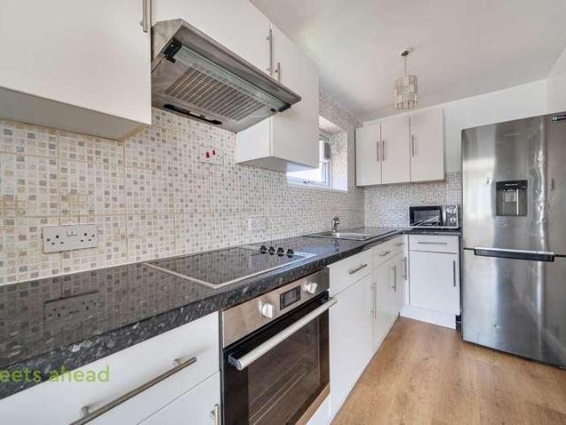 Flat for sale in London Borough of Croydon, South Norwood