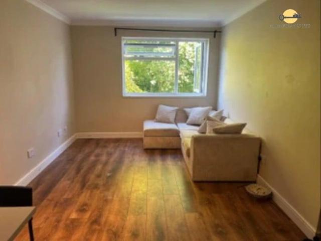 Flat for sale in Farley Hill, Spring Park