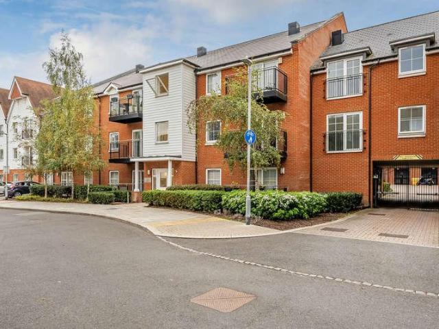 Flat for sale in The Butts, Kent