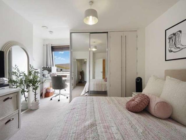 Flat for sale in Ratcliffe, Limehouse