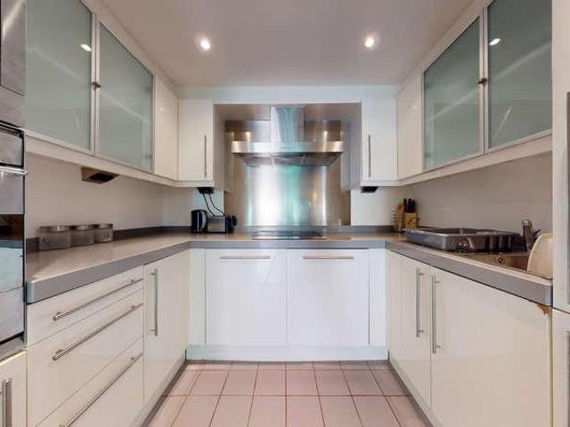 Flat for sale in Canning Town, Greater London