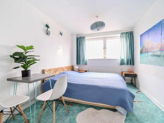 Flat for sale in London Borough of Lewisham, New Cross