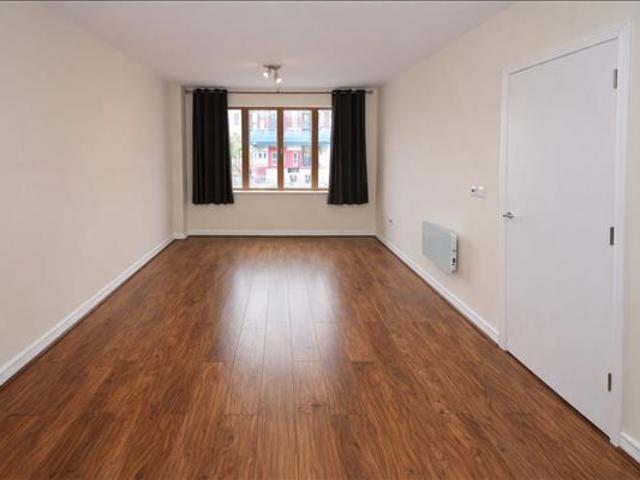 Flat for sale in London Borough of Ealing, Hanwell