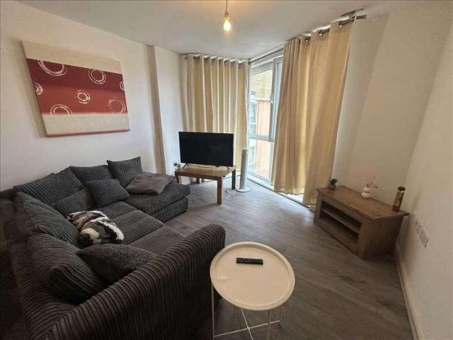 Flat for sale in Feltham, Bedfont