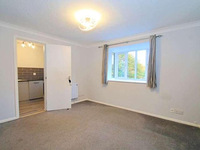 Flat for sale in Winkfield