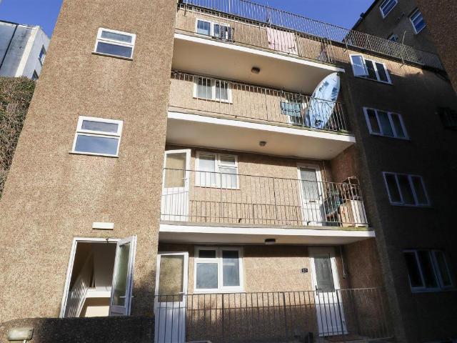 Flat for sale in Bohemia, Guestling Green