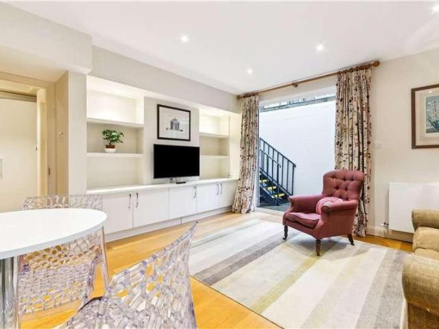 Flat for sale in South Kensington, Greater London