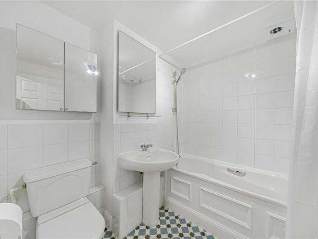 Flat for sale in Rotherhithe, Greater London