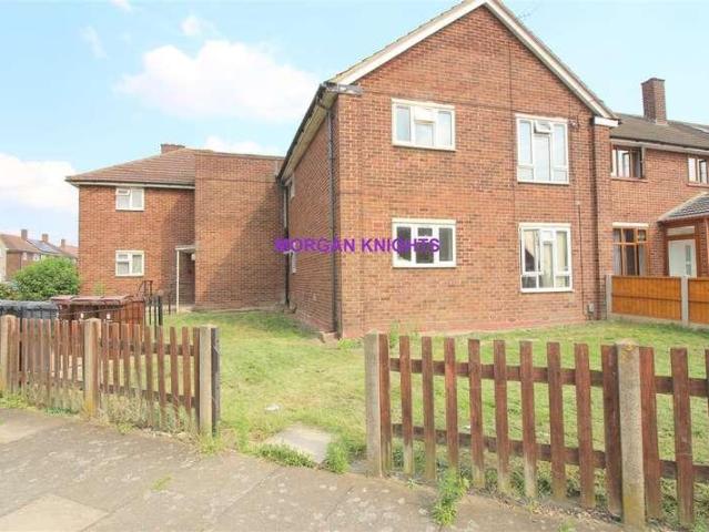 Flat for sale in Barking, Thames View