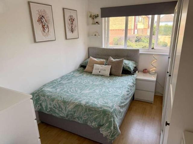 Flat for sale in Kingswood, North Watford
