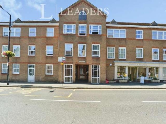 Flat for sale in Chipping Hill, Essex