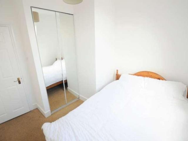Flat for sale in London Borough of Hounslow, Strand