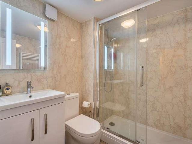 Flat for sale in Bruton, Somerset