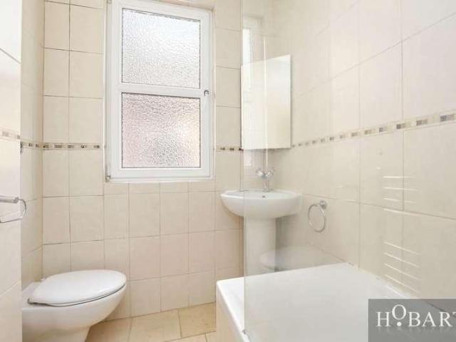 Flat for sale in Muswell Hill, Greater London