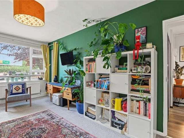 Flat for sale in Holloway, Greater London