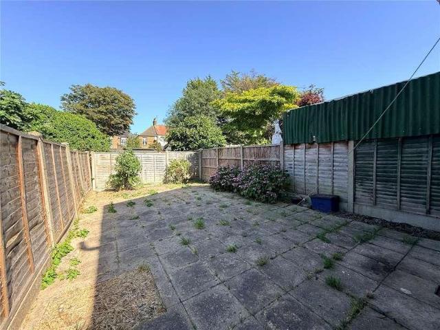 Flat for sale in Alton Barnes, Essex