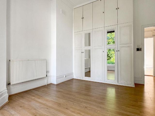 Flat for sale in South Hampstead, Greater London