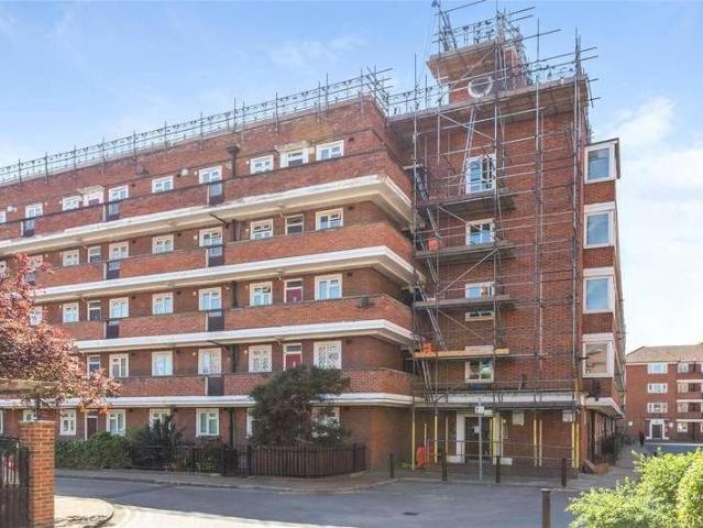Flat for sale in Stockwell, Greater London