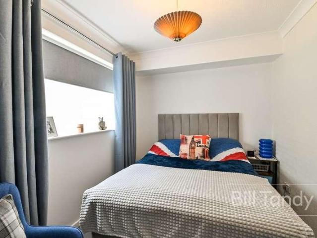 Flat for sale in Lichfield, Boley Park