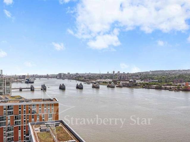 Flat for sale in Silvertown, Greater London