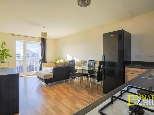 Flat for sale in Aveley, Essex