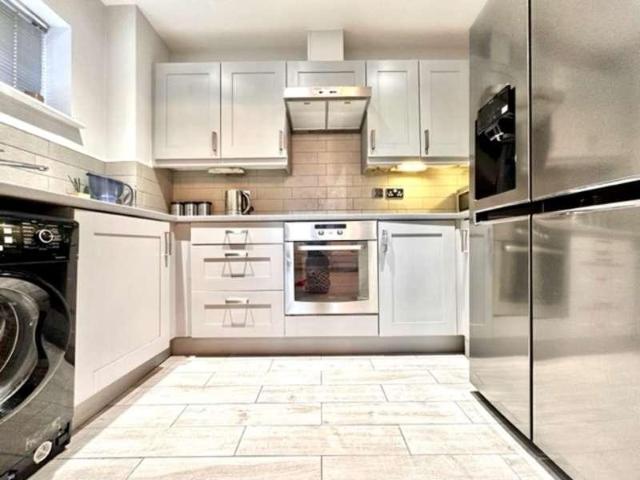 Flat for sale in Noak Hill, Essex