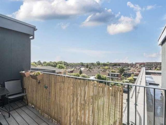 Flat for sale in London Borough of Hounslow, Greater London