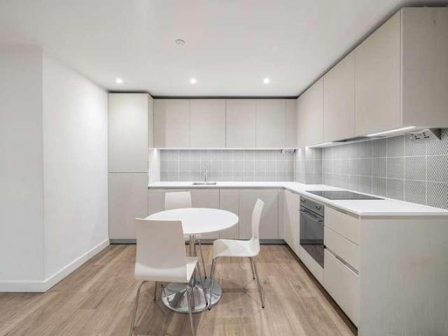 Flat for sale in Colindale, Greater London