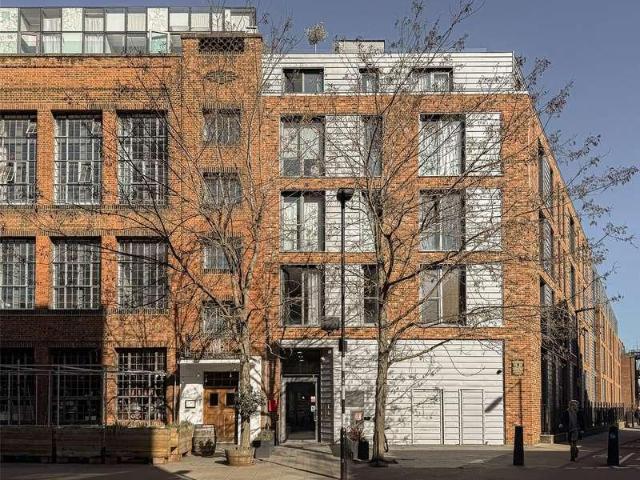 Flat for sale in South Hackney, Greater London