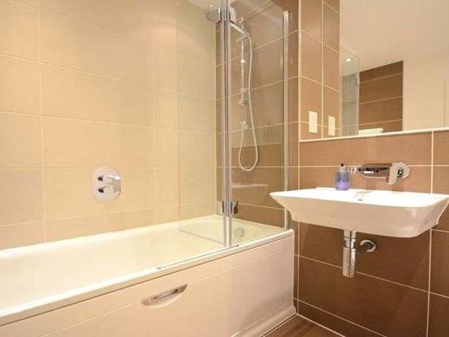 Flat for sale in Shinfield