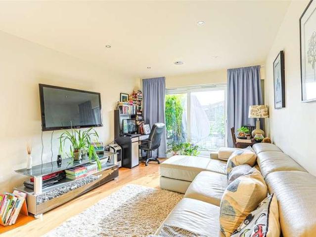 Flat for sale in Colindale, Greater London
