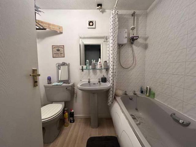 Flat for sale in Broxbourne, Hertfordshire